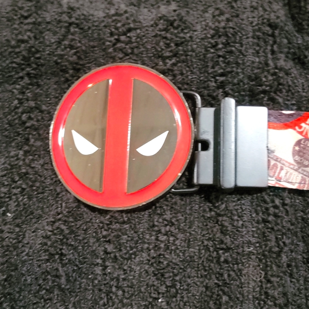 40/42, Reversible Deadpool belt, black